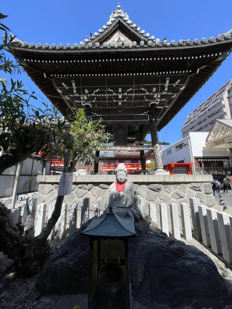 鐘楼堂とお地蔵様